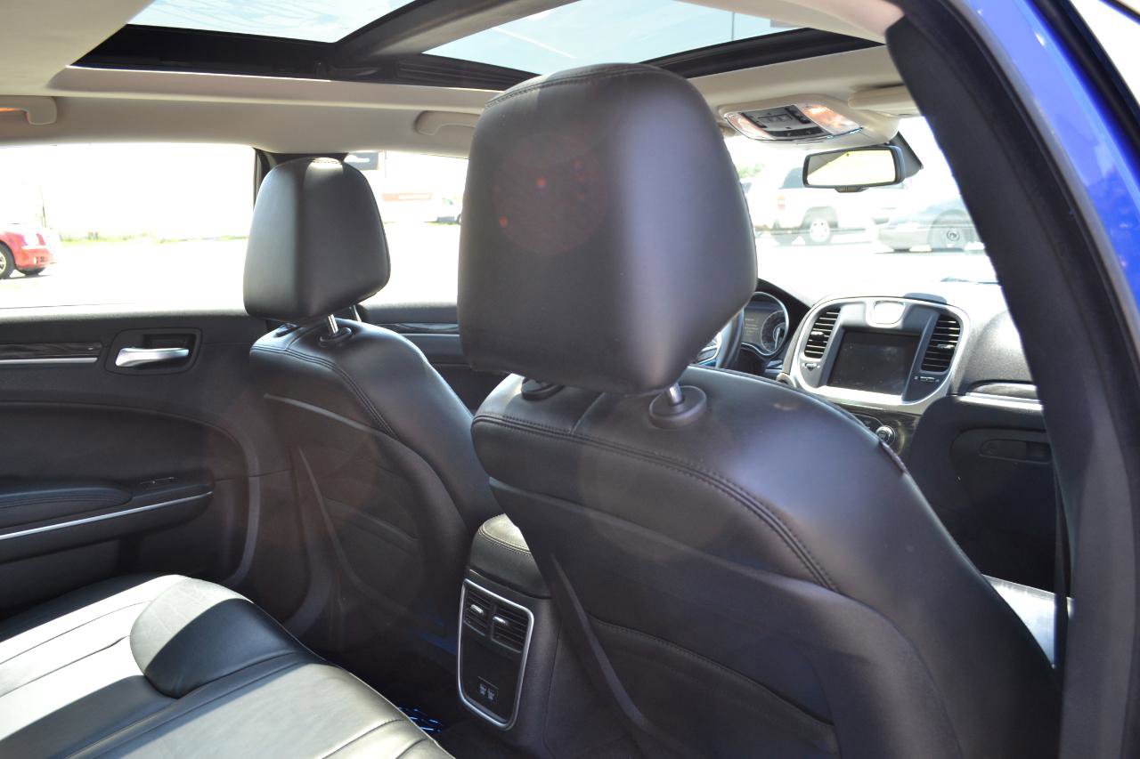 Used 2018 Chrysler 300 Touring L AWD/4WD image 40