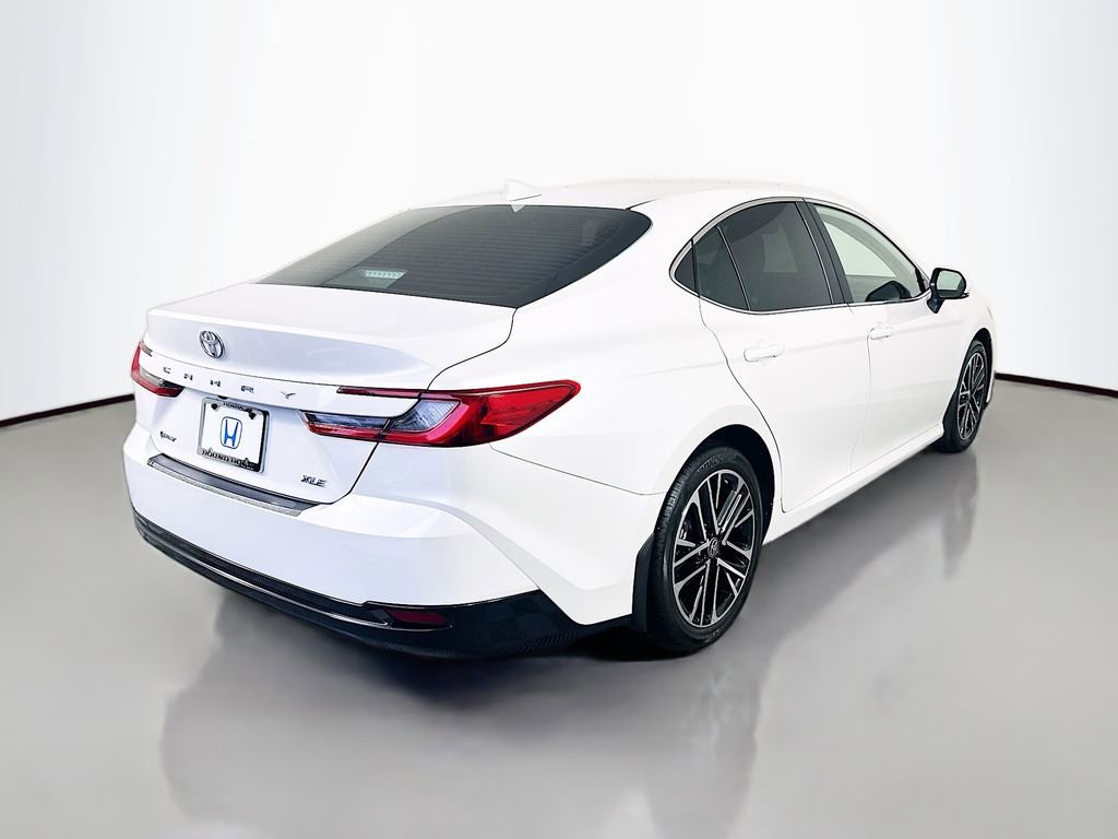 Used 2025 Toyota Camry XLE FWD image 5