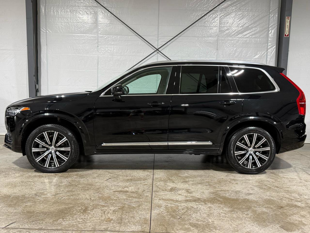 Used 2024 Volvo XC90 B5 Core AWD/4WD image 2