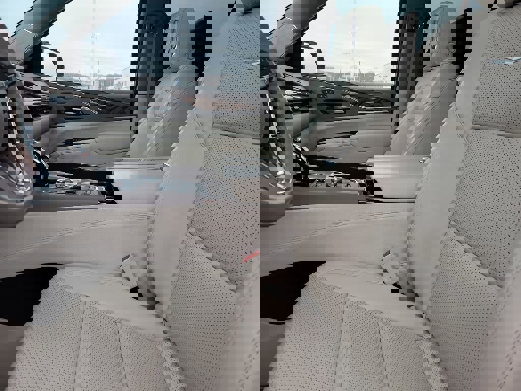 Certified 2022 Cadillac Escalade Premium Luxury Platinum image 24