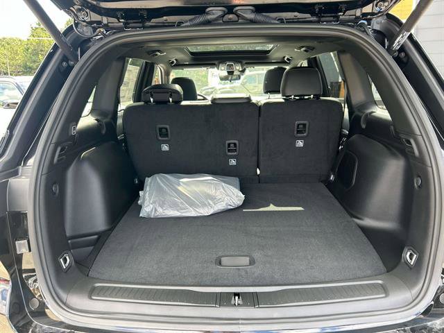 New 2025 Jeep Grand Cherokee Limited w/ Black Appearance Package image 7