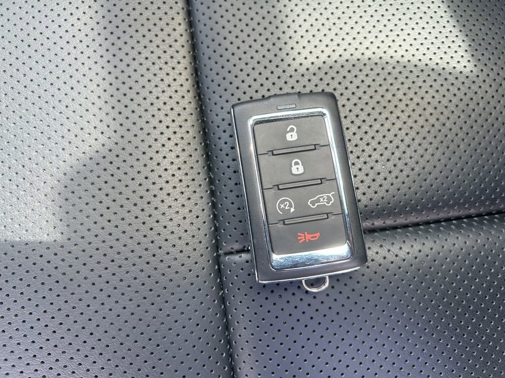 Used 2022 Jeep Grand Cherokee Overland w/ Adv Protech Group III image 33