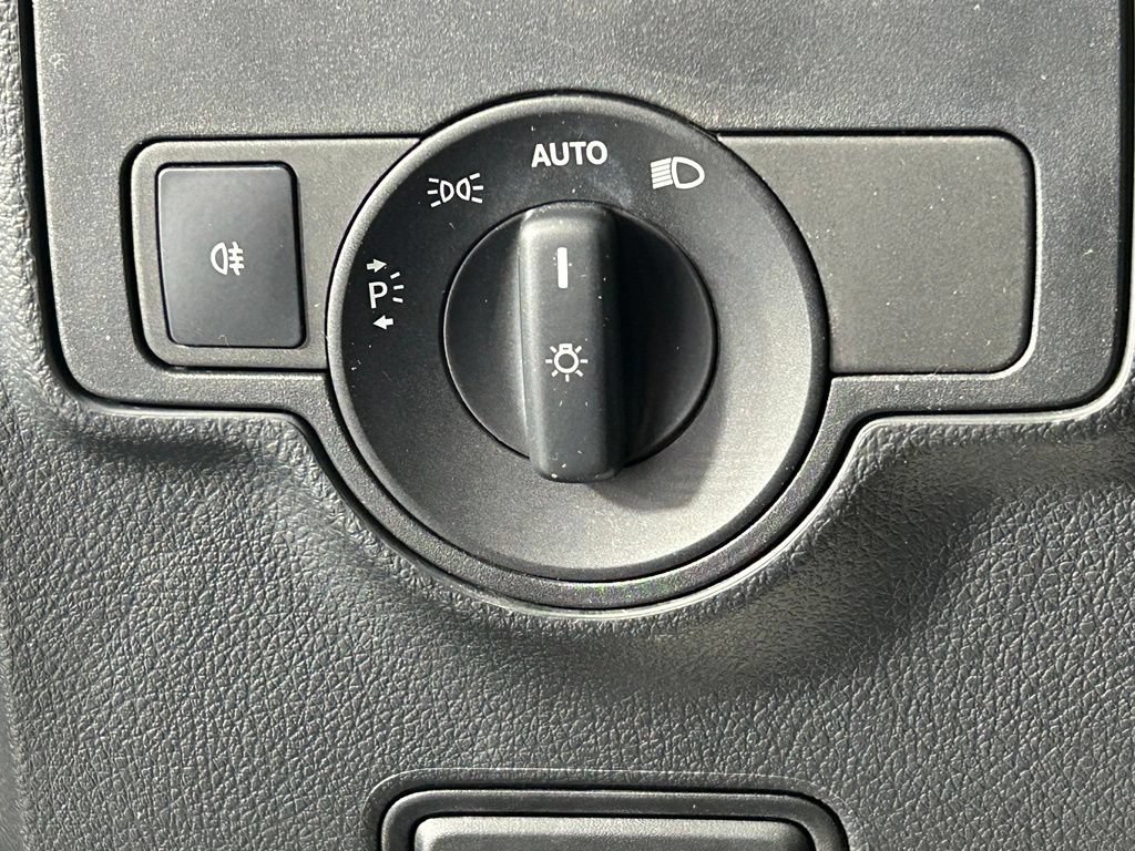 Used 2019 Mercedes-Benz Metris Passenger image 24