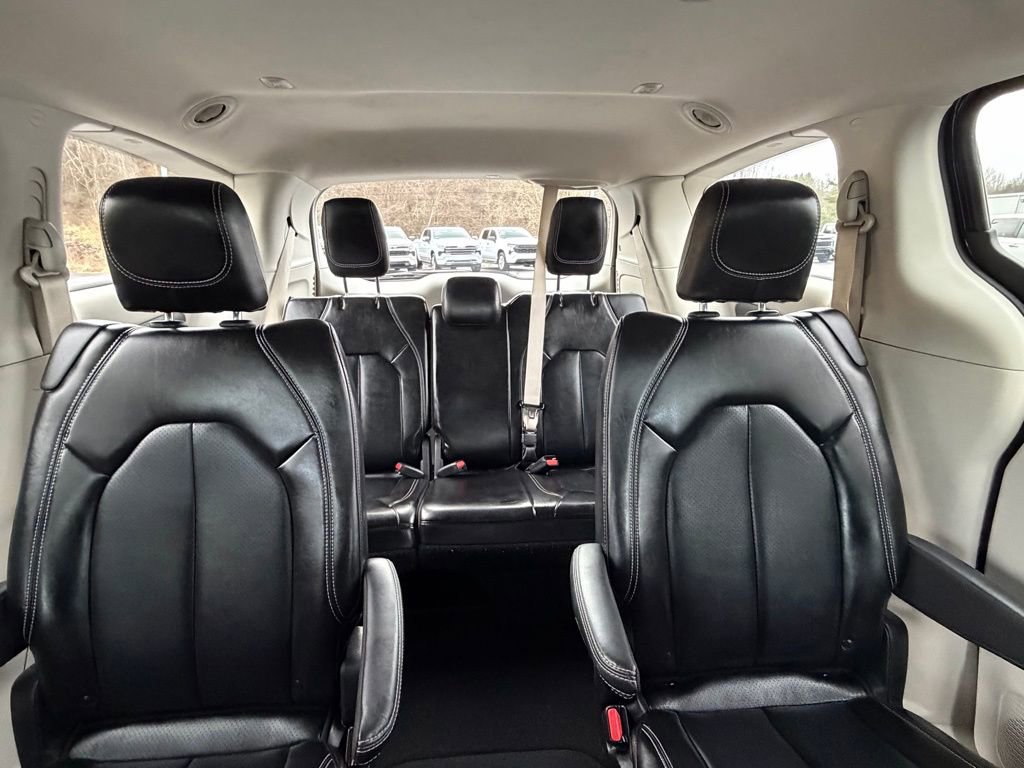 Used 2024 Chrysler Pacifica Touring-L image 26