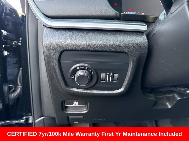 Used 2025 Jeep Grand Cherokee Altitude AWD/4WD image 27