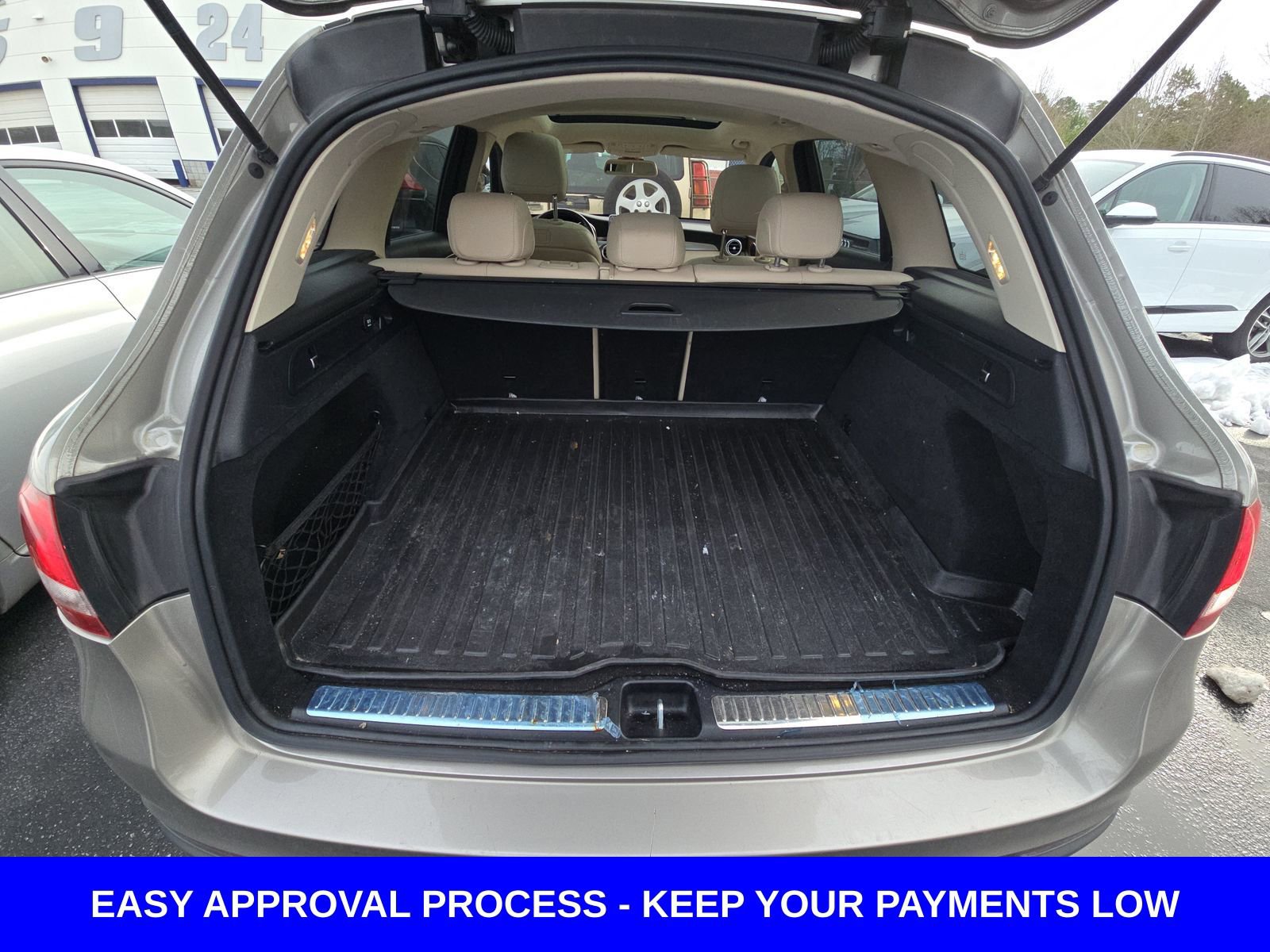 Used 2019 Mercedes-Benz GLC 300 4MATIC w/ Premium Package image 7