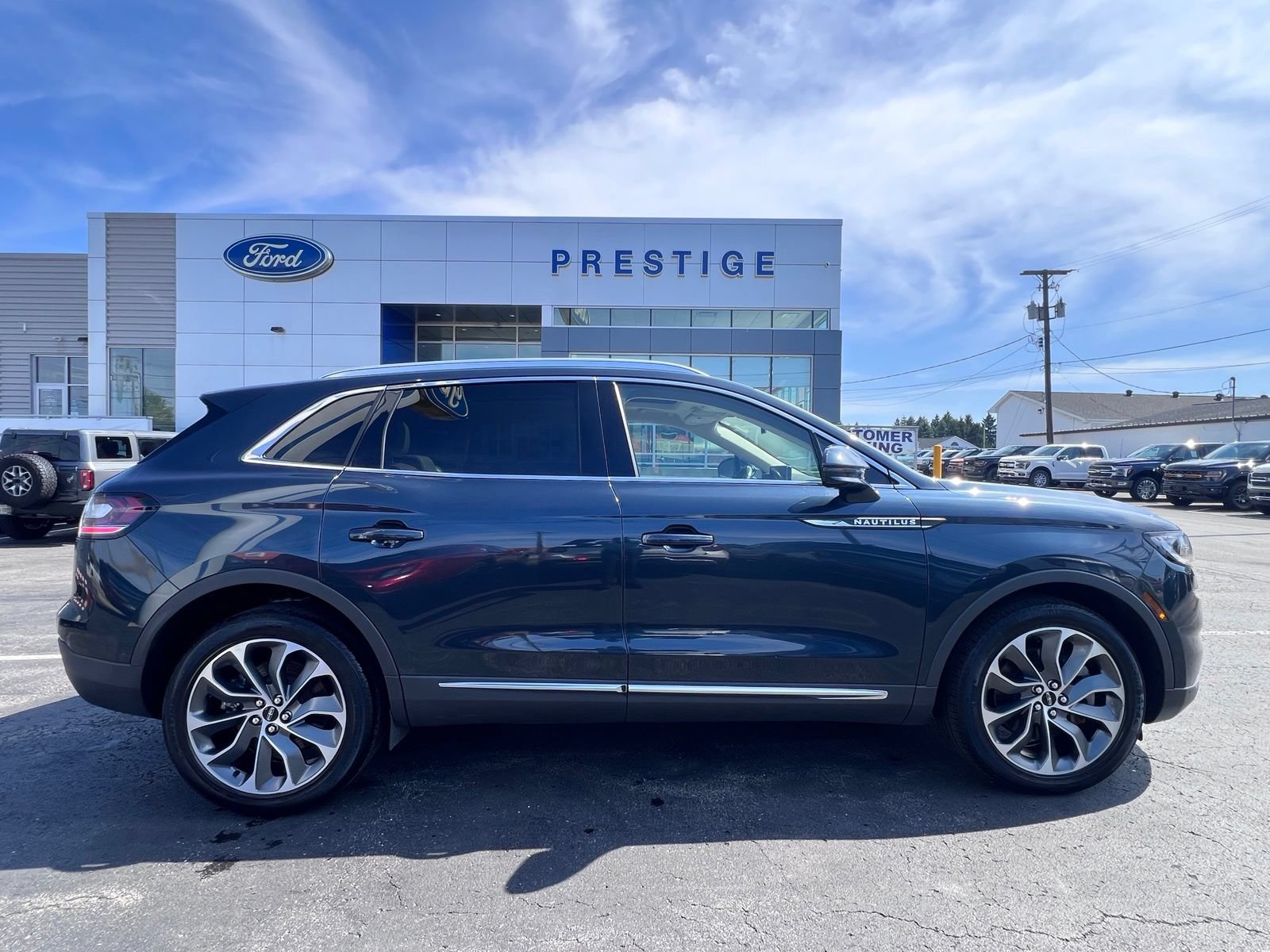 Used 2023 Lincoln Nautilus Reserve AWD/4WD image 14