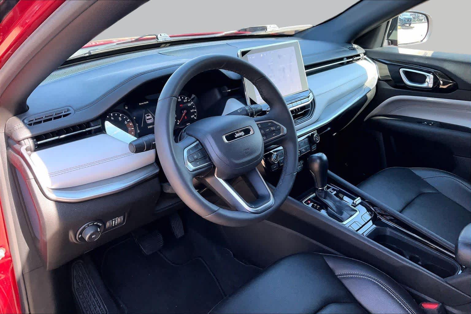 Used 2025 Jeep Compass Limited AWD/4WD image 16