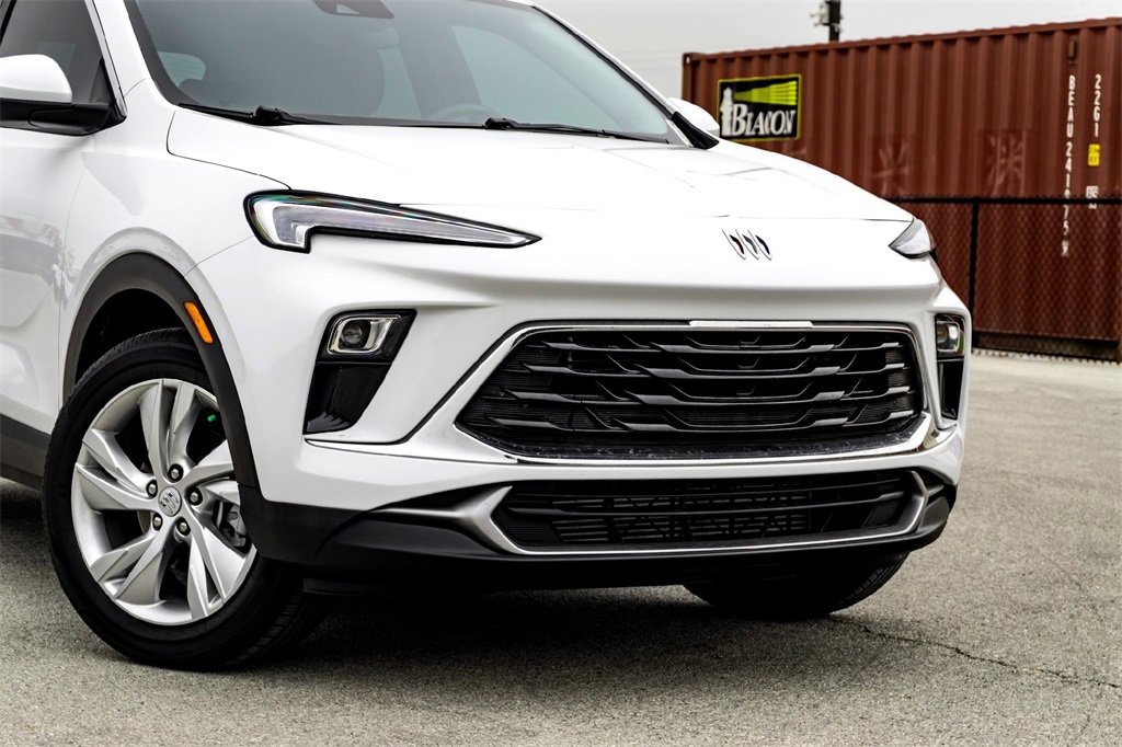 Used 2025 Buick Encore GX Preferred w/ Comfort Package image 3