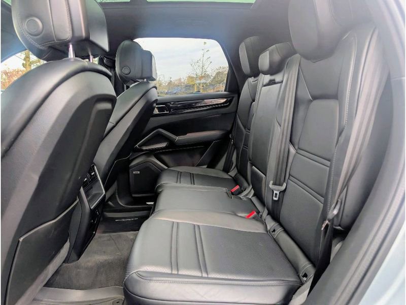 Used 2020 Porsche Cayenne image 18