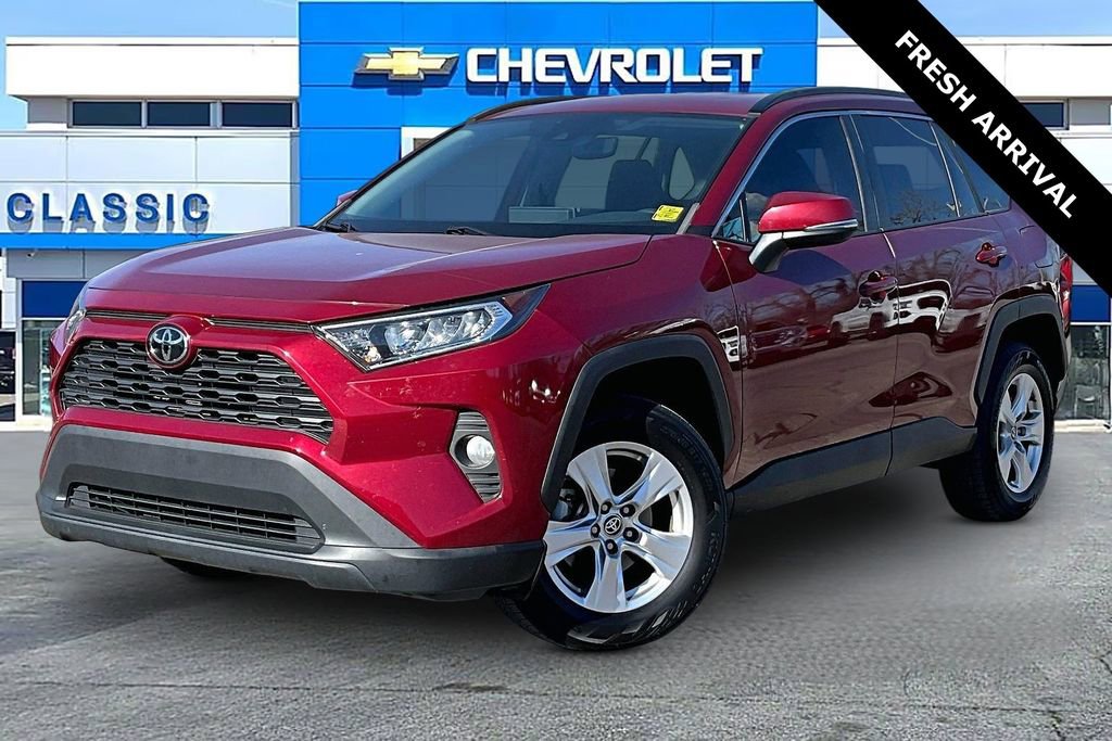 Used 2021 Toyota RAV4 XLE image 3