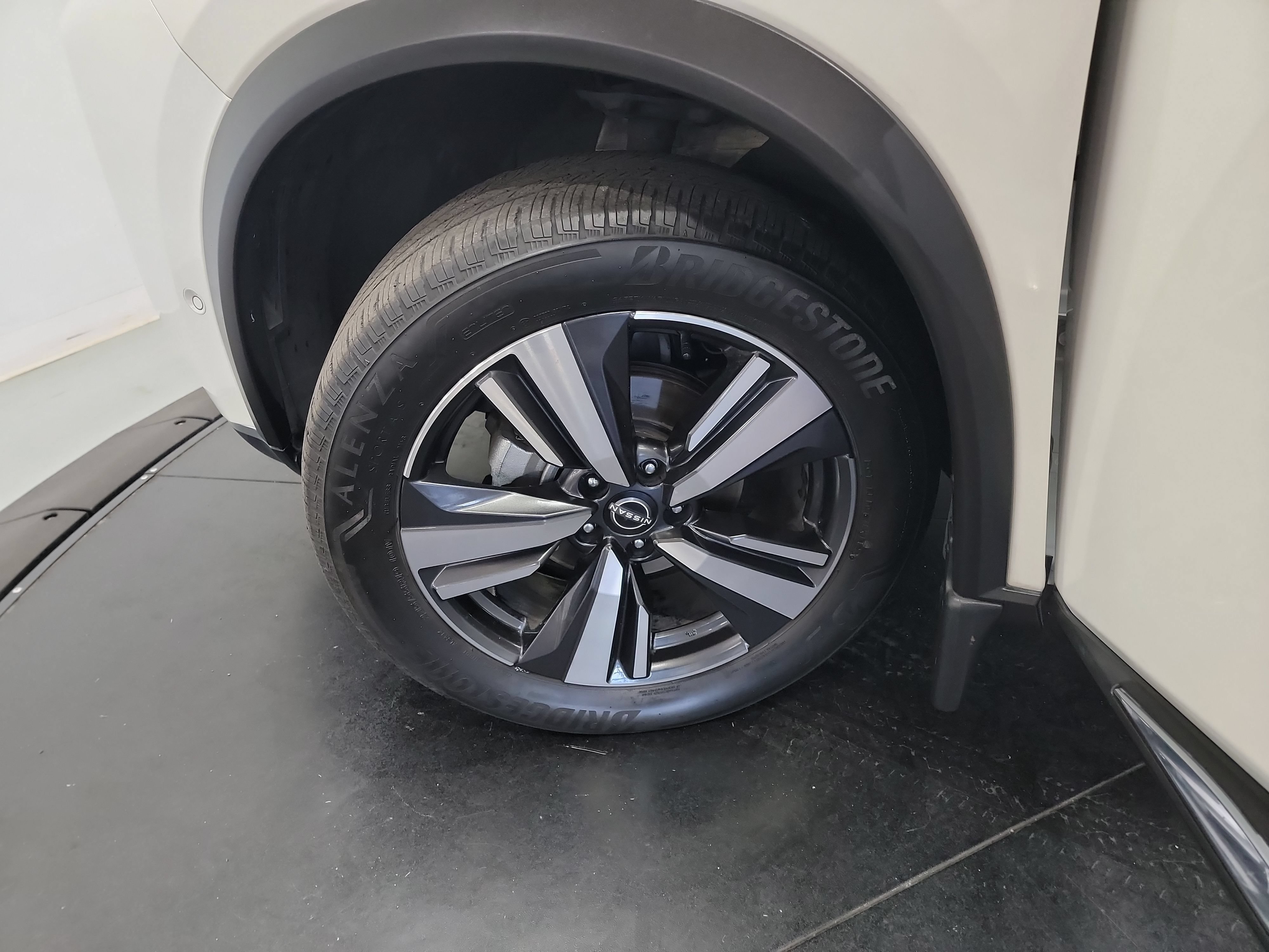 Used 2023 Nissan Rogue Platinum FWD image 30