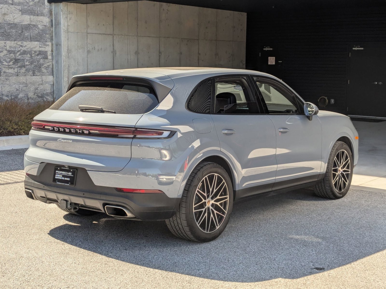 Certified 2025 Porsche Cayenne AWD/4WD image 6