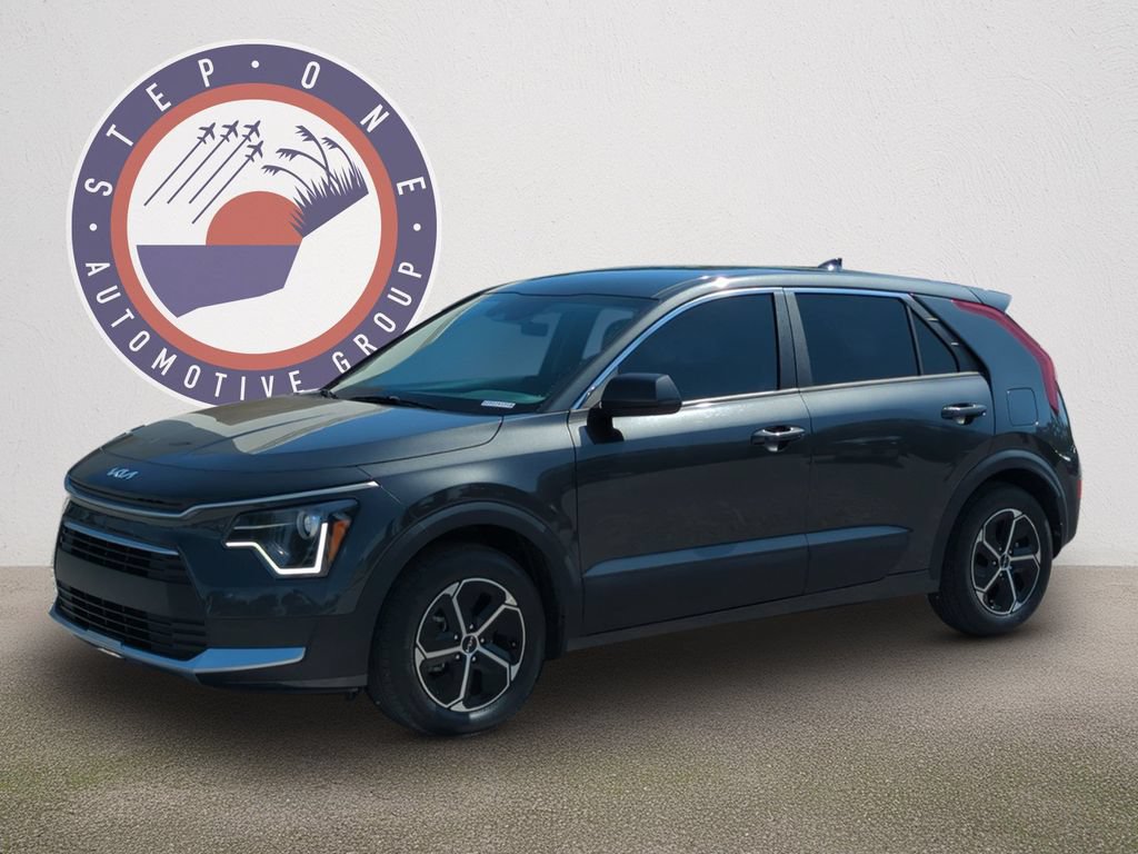 Used 2025 Kia Niro LX FWD image 2