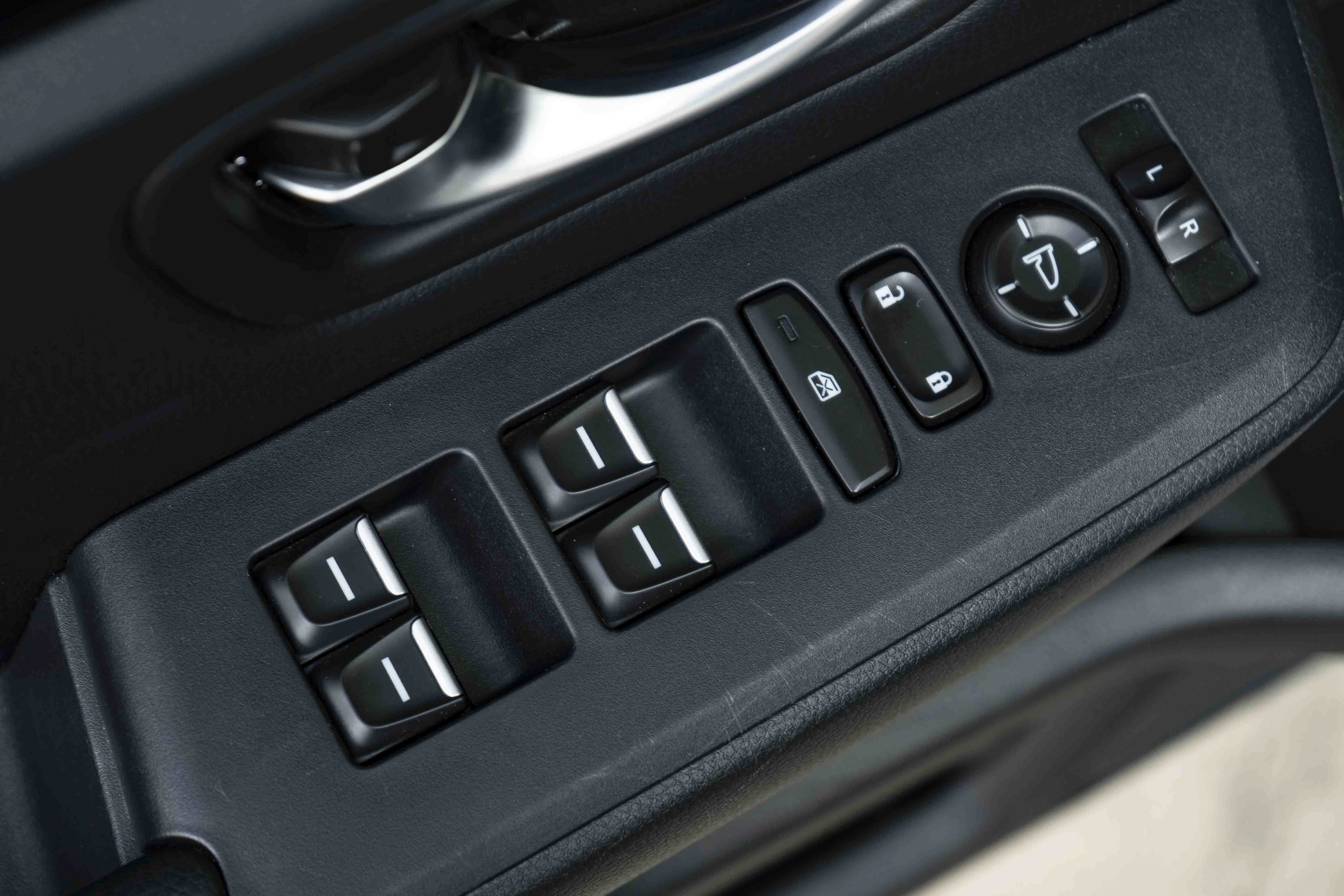 Used 2025 Honda Pilot EX-L image 36