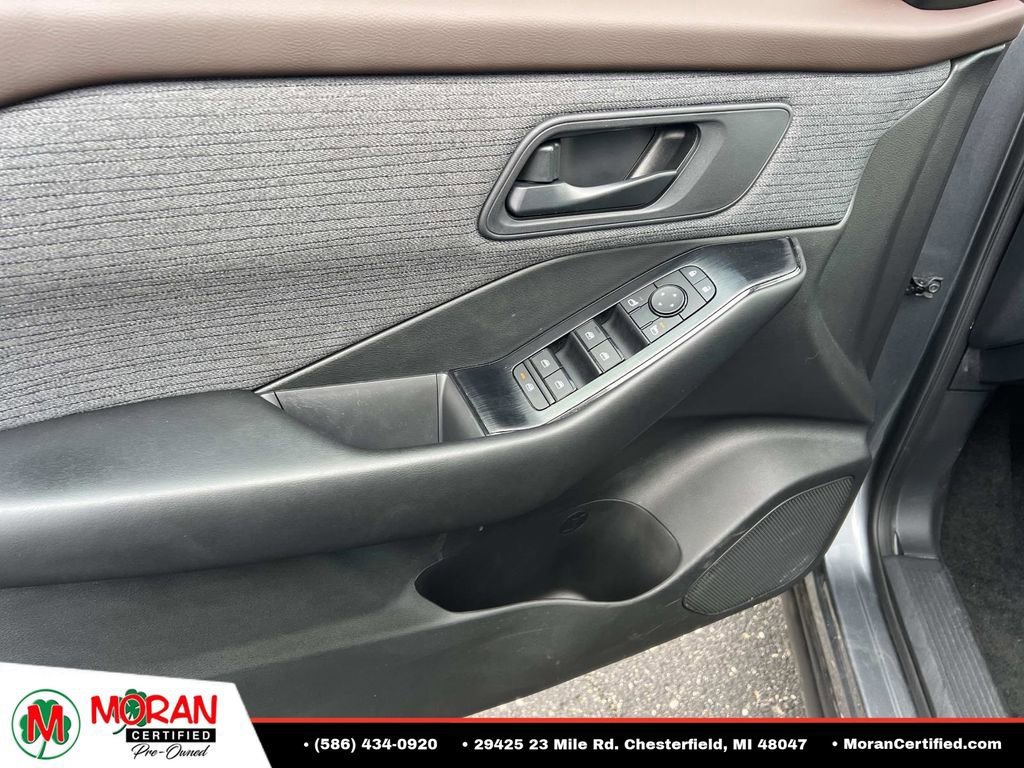 Used 2023 Nissan Rogue S AWD/4WD image 14