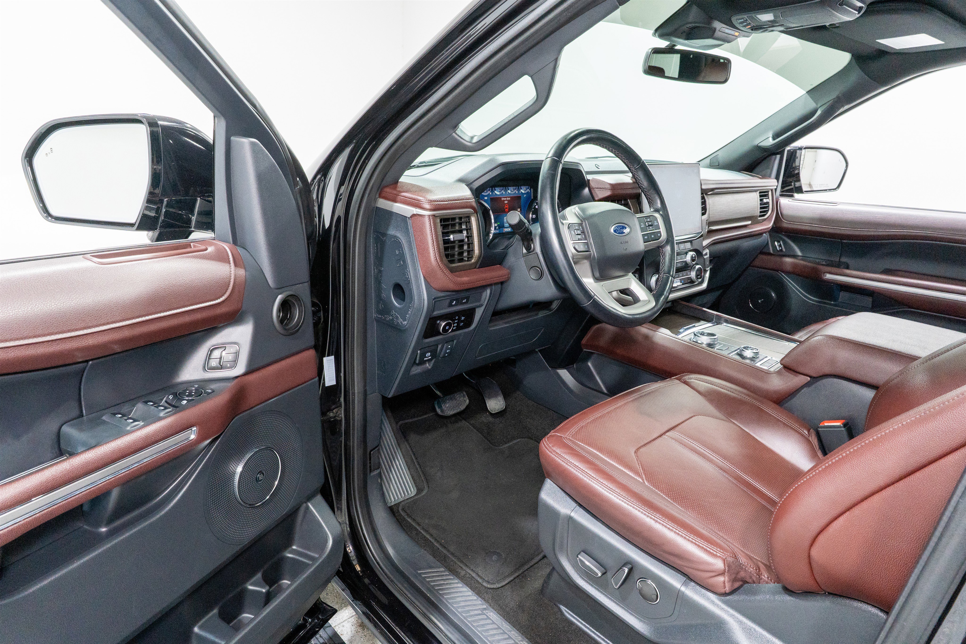 Used 2023 Ford Expedition Max Limited image 13