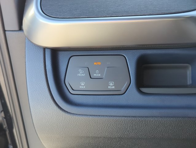 Used 2025 Volkswagen ID. Buzz Pro S RWD image 16