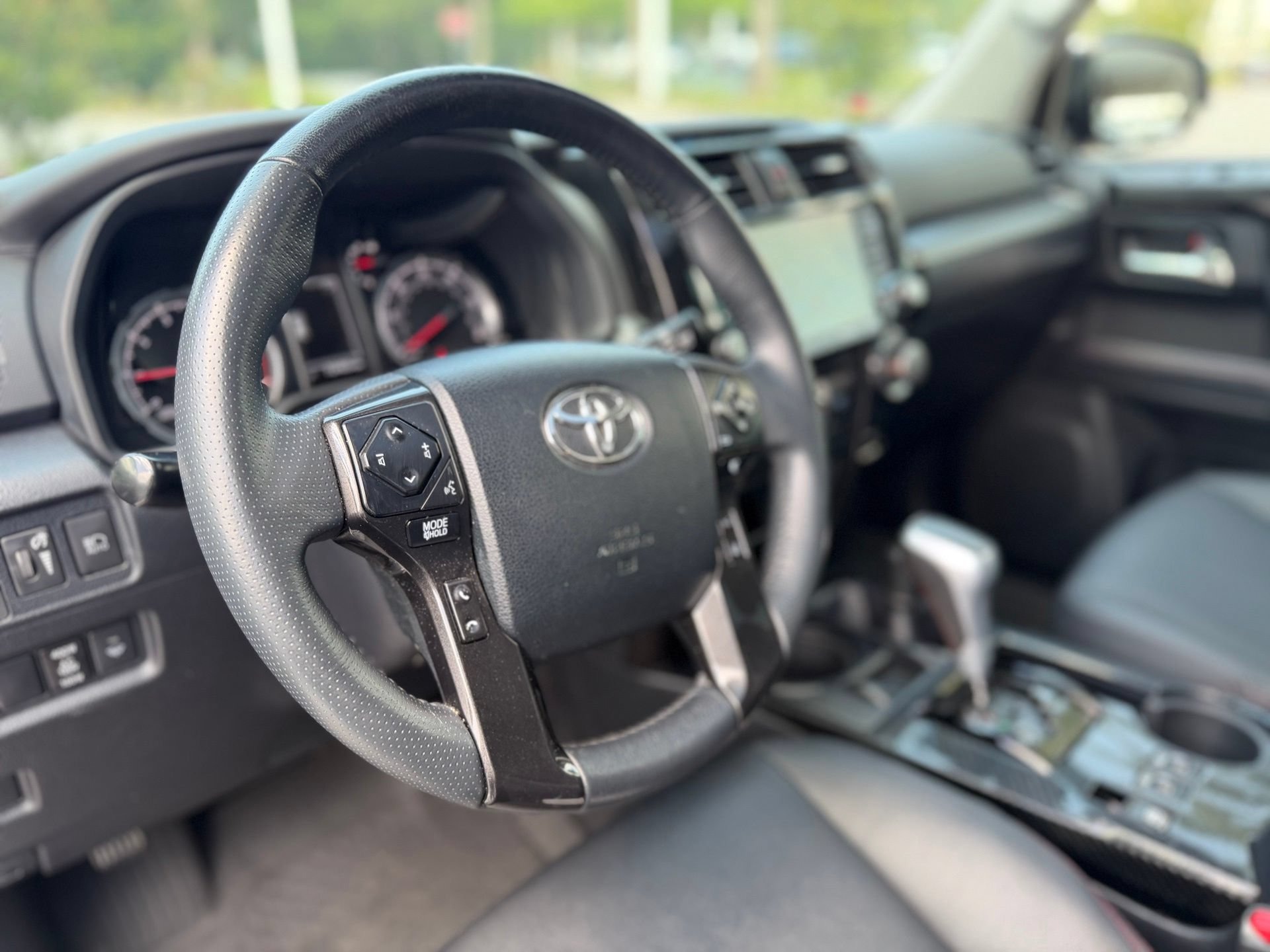 Used 2022 Toyota 4Runner TRD Off-Road Premium AWD/4WD image 33