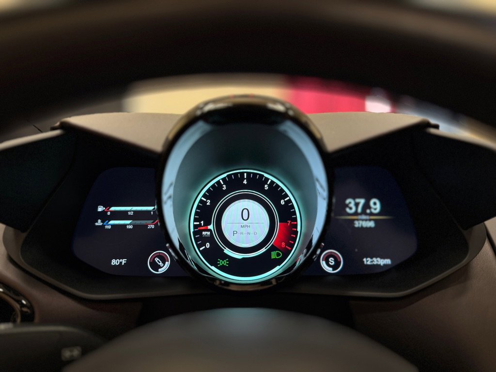 Used 2021 Aston Martin V8 Vantage Roadster image 39