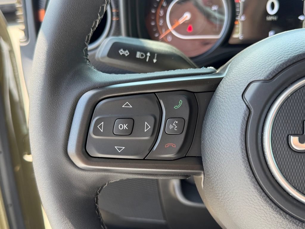 Used 2025 Jeep Gladiator Mojave w/ Convenience Group AWD/4WD image 18
