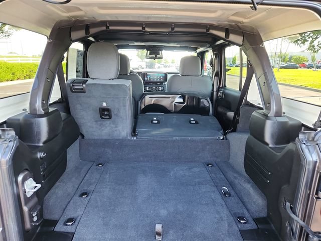 Used 2025 Jeep Wrangler Unlimited Sahara AWD/4WD image 33