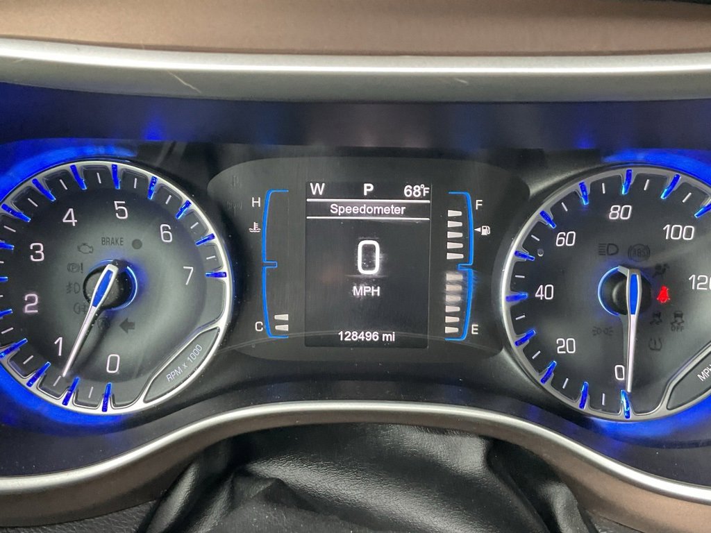 Used 2017 Chrysler Pacifica Touring-L image 12