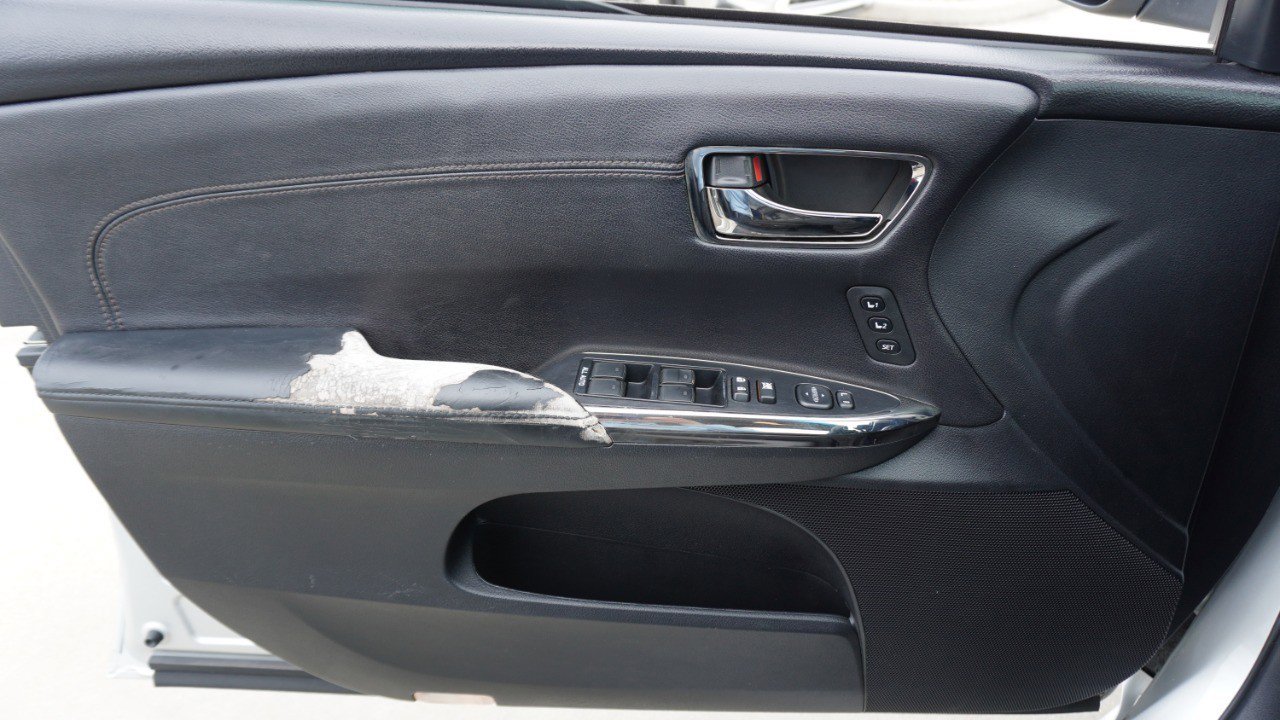 Used 2013 Toyota Avalon Limited image 22