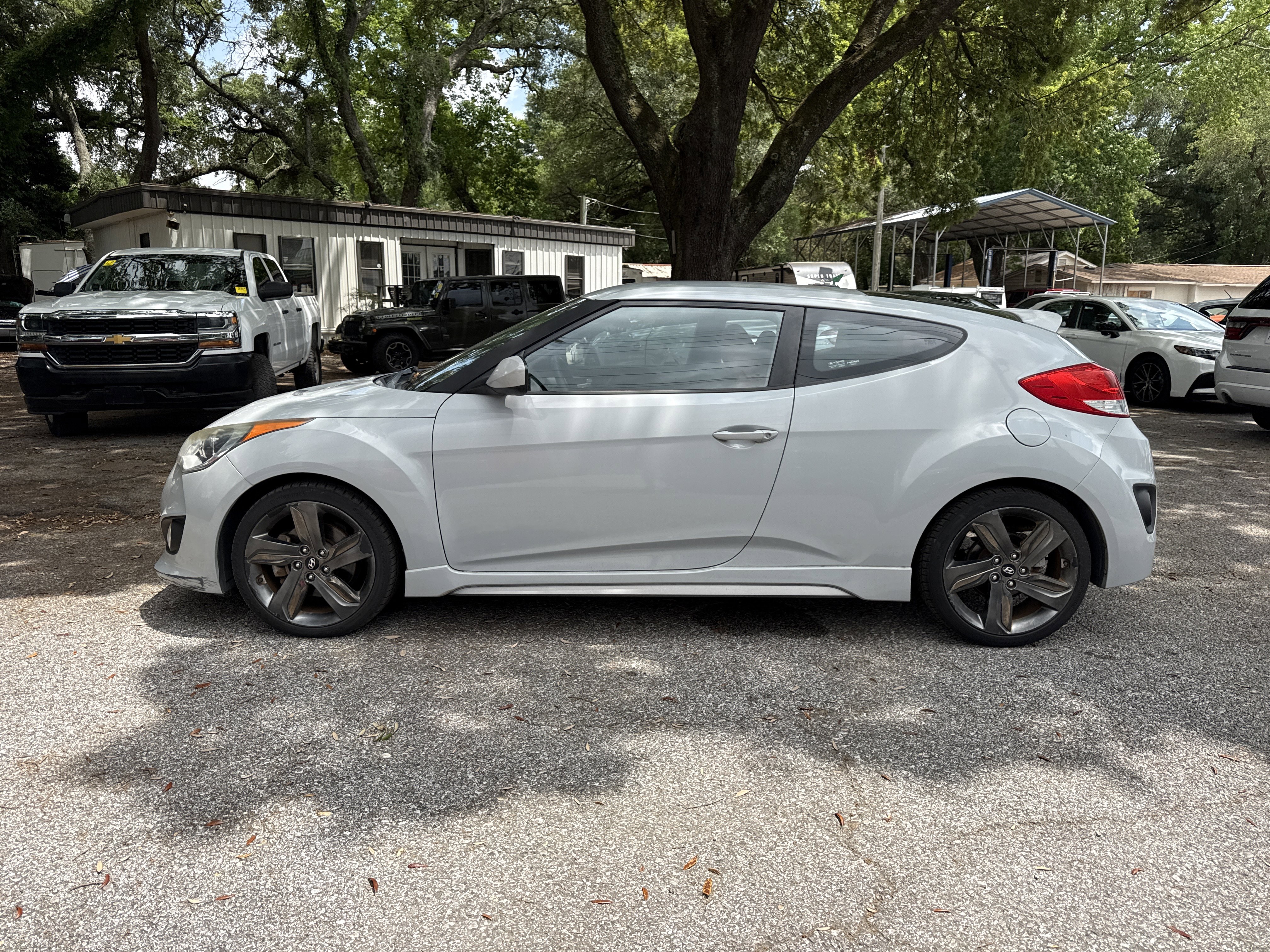 Used 2014 Hyundai Veloster Turbo R-Spec FWD image 2
