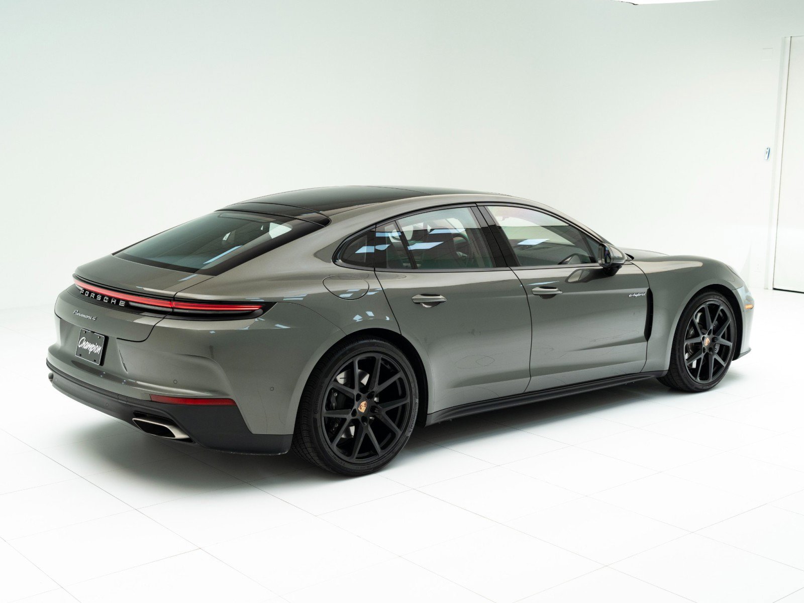 Used 2025 Porsche Panamera 4 image 9