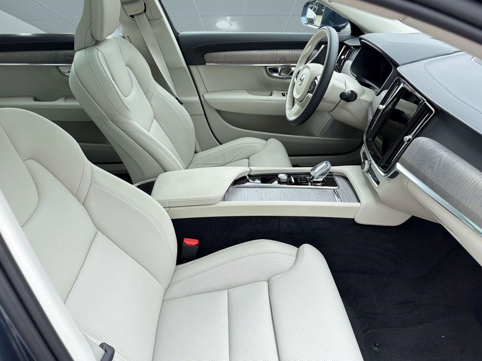 Certified 2025 Volvo S90 B6 Ultra image 30