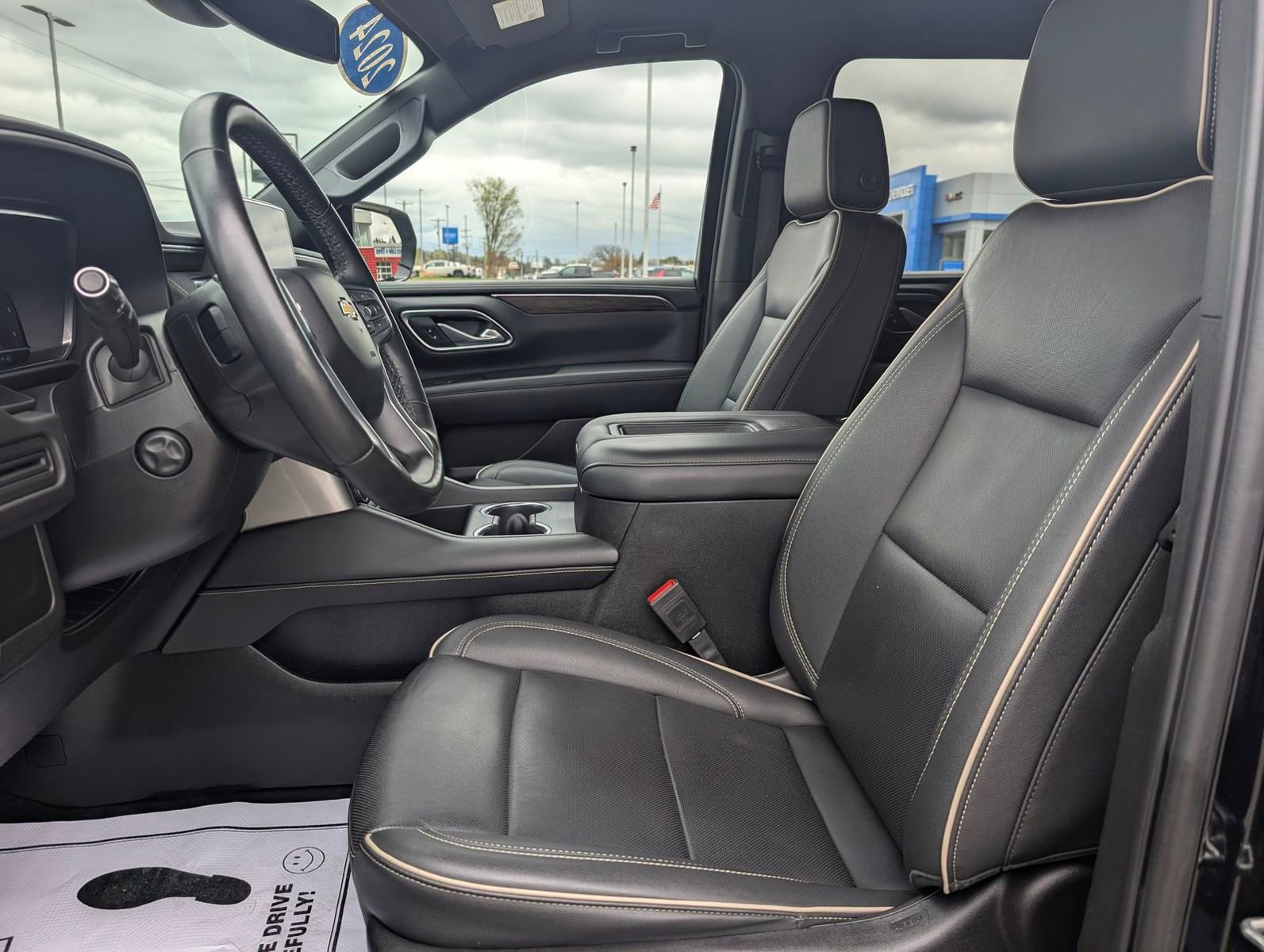 Used 2024 Chevrolet Suburban Premier AWD/4WD image 10