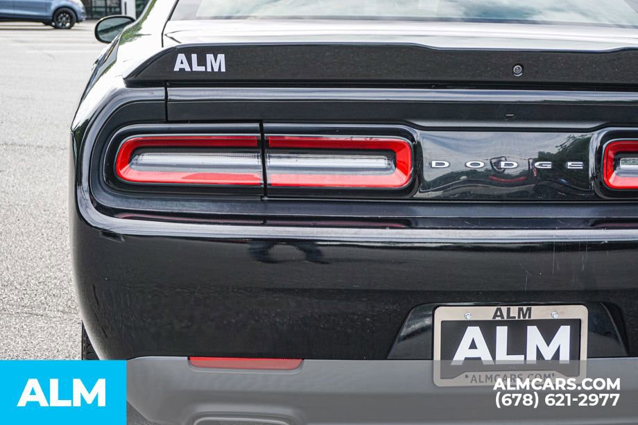 Used 2019 Dodge Challenger SXT RWD image 11