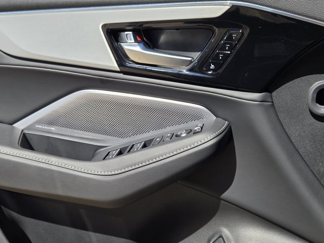 Certified 2026 Acura MDX w/ Technology Package FWD image 23