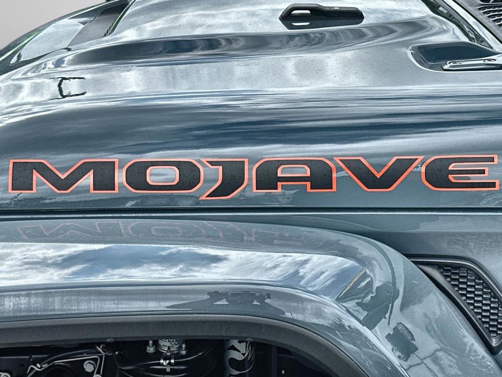 Certified 2025 Jeep Gladiator Mojave AWD/4WD image 37