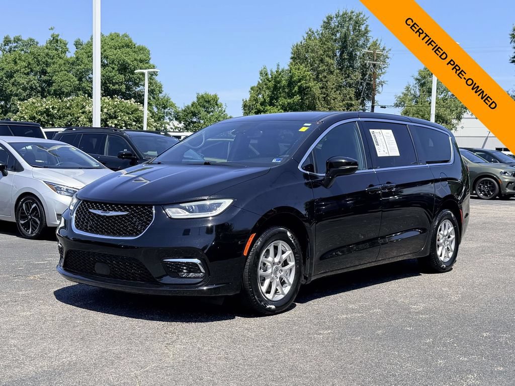 Certified 2025 Chrysler Pacifica Select FWD image 5