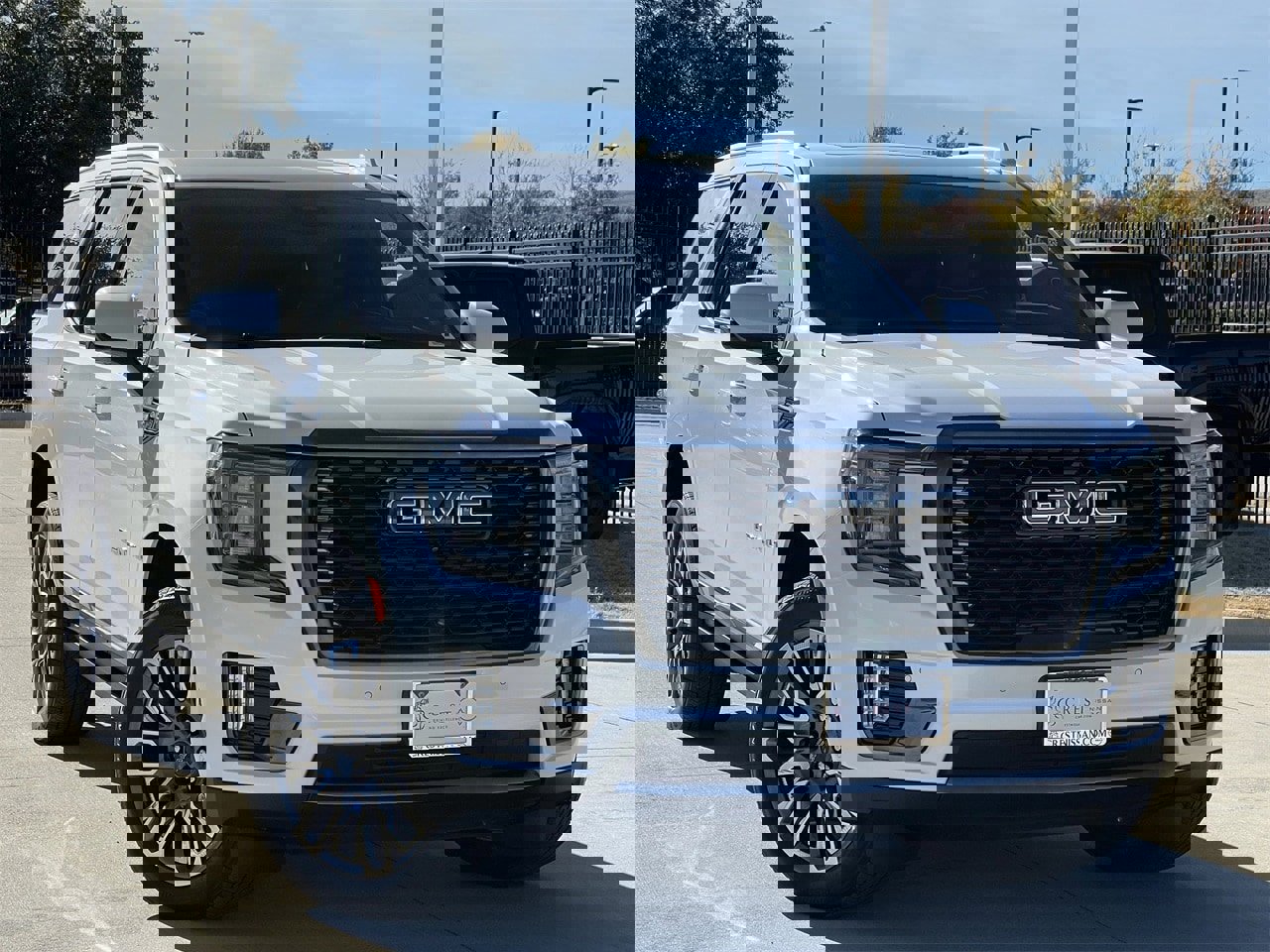 Used 2023 GMC Yukon Denali Ultimate image 2