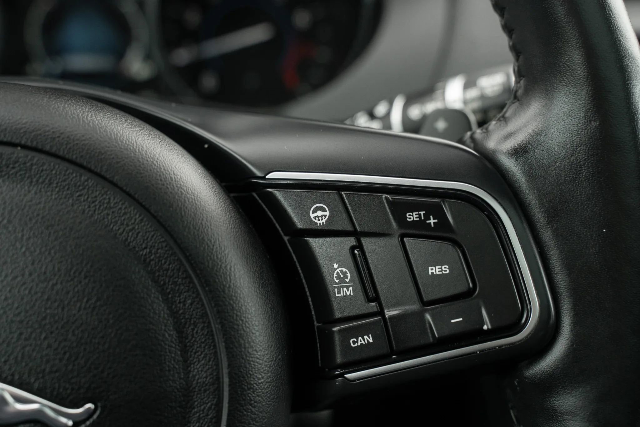 Used 2018 Jaguar F-PACE Premium AWD/4WD image 22