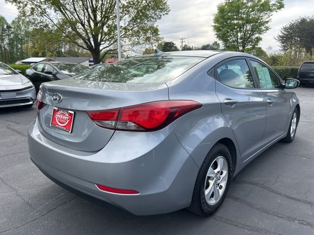 Used 2015 Hyundai Elantra SE image 5
