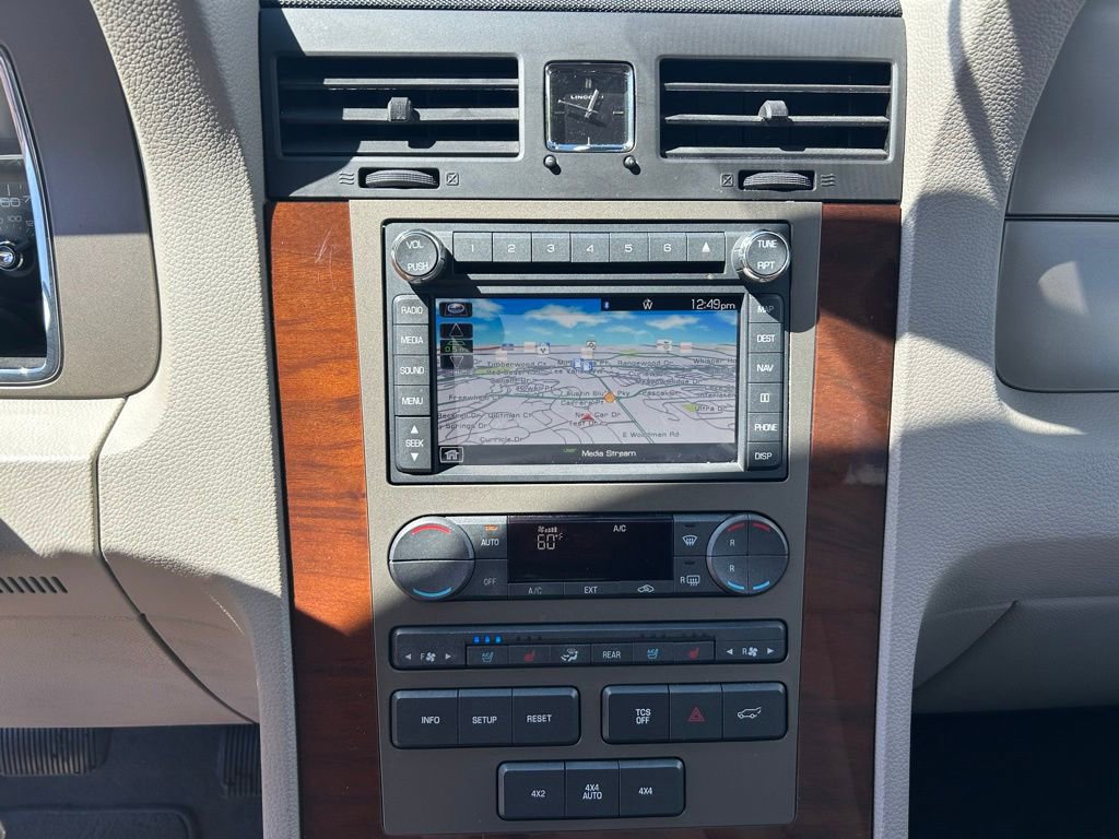 Used 2014 Lincoln Navigator 4WD image 19