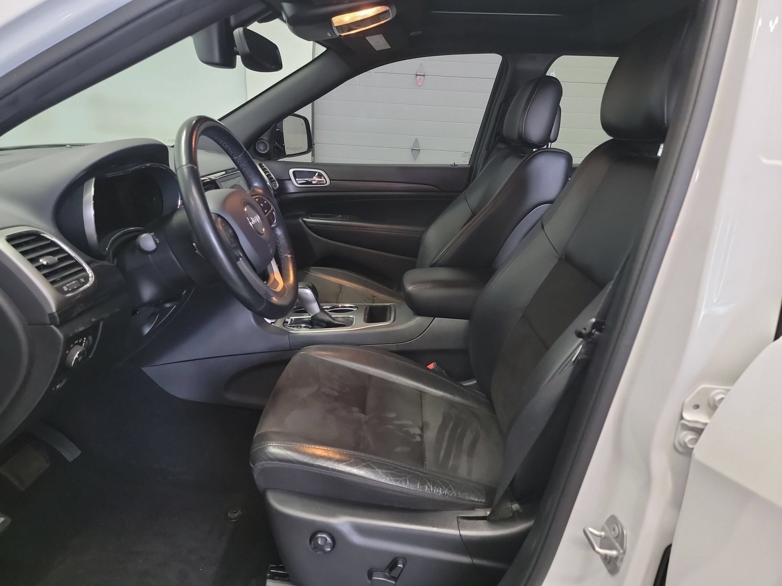 Used 2020 Jeep Grand Cherokee Altitude AWD/4WD image 12