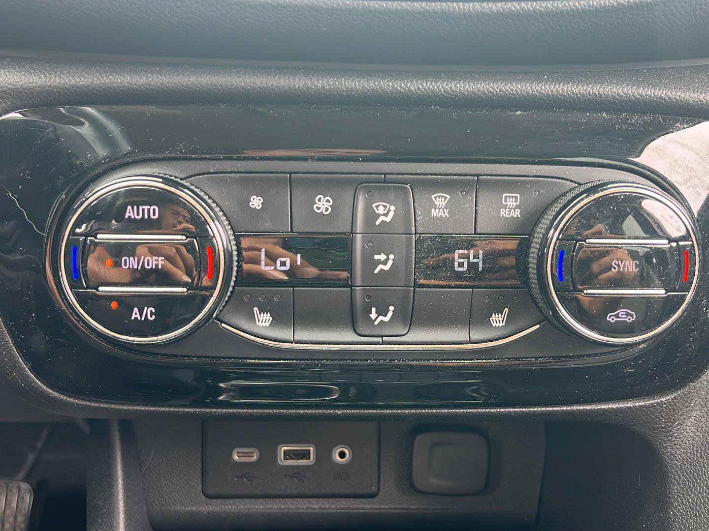 Used 2022 Buick Encore GX Select AWD/4WD image 13