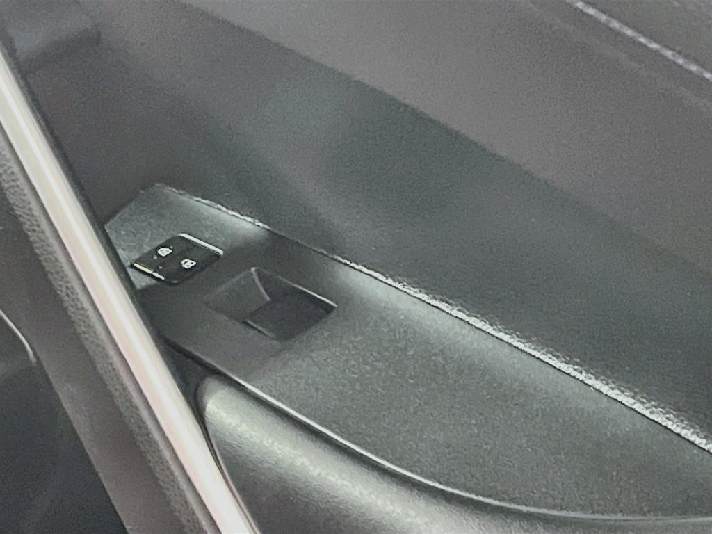 Used 2022 Toyota Corolla Cross LE w/ Moonroof Package FWD image 29