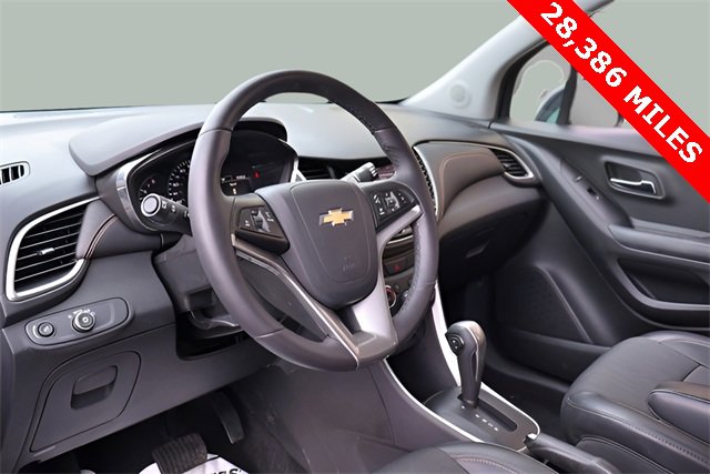 Used 2022 Chevrolet Trax LT w/ LT Convenience Package image 11