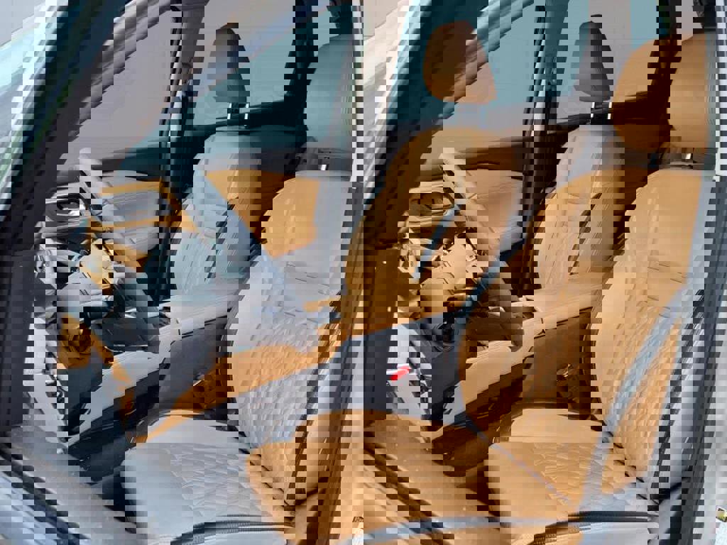 Used 2021 Nissan Rogue Platinum image 3