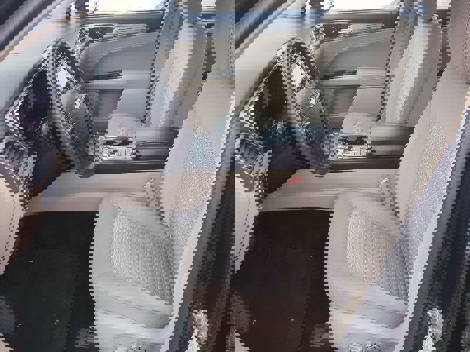 Used 2020 Ford Fusion SE image 16