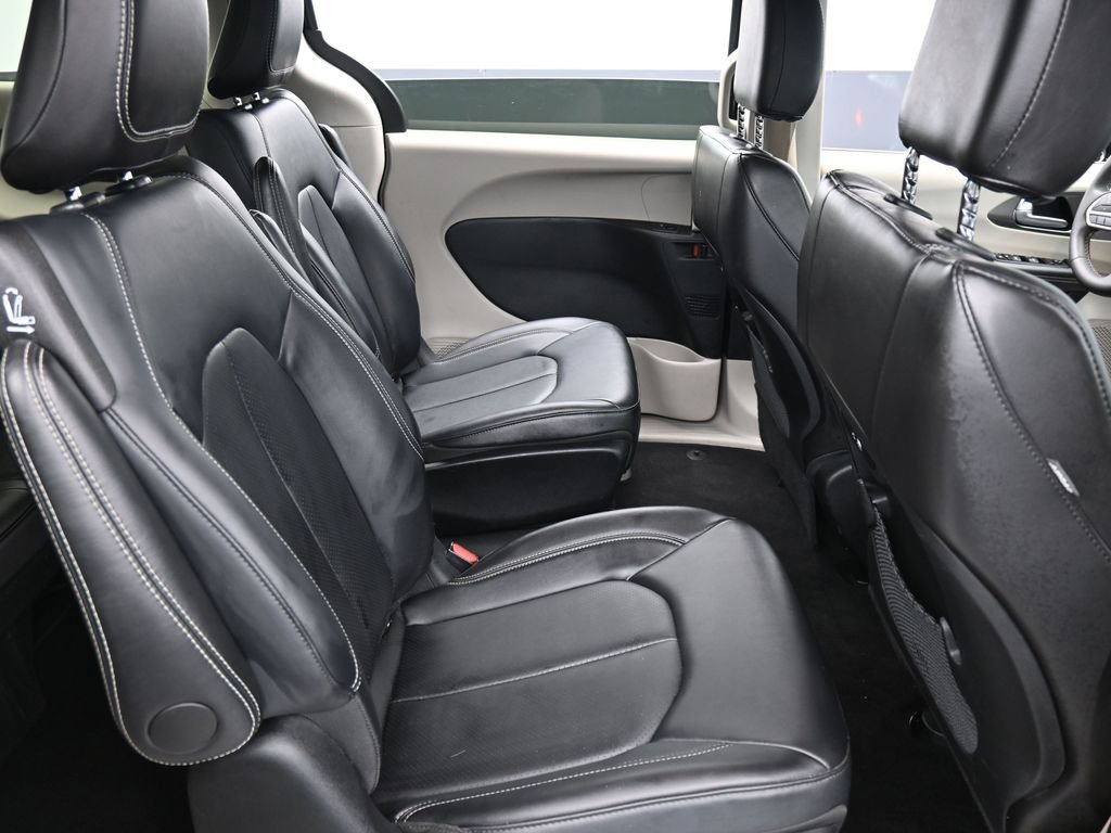 Certified 2024 Chrysler Pacifica Select image 15