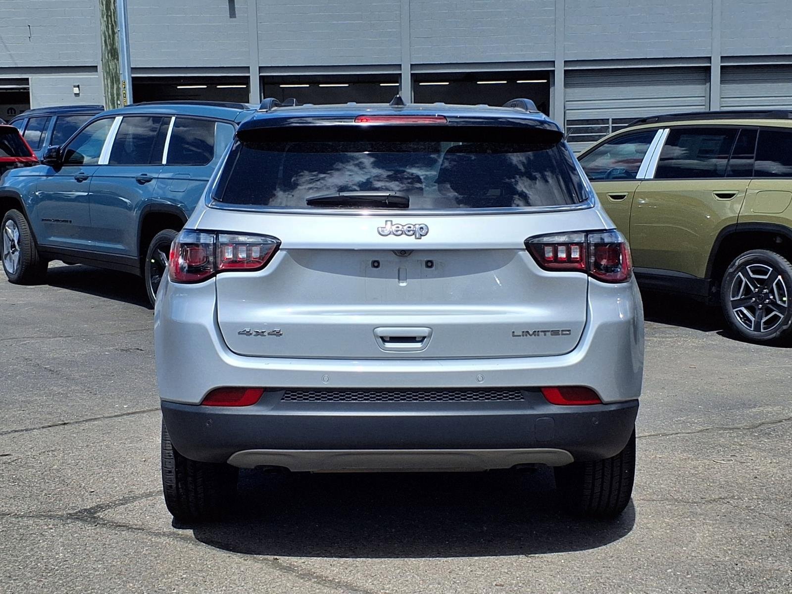 Used 2024 Jeep Compass Limited AWD/4WD image 20