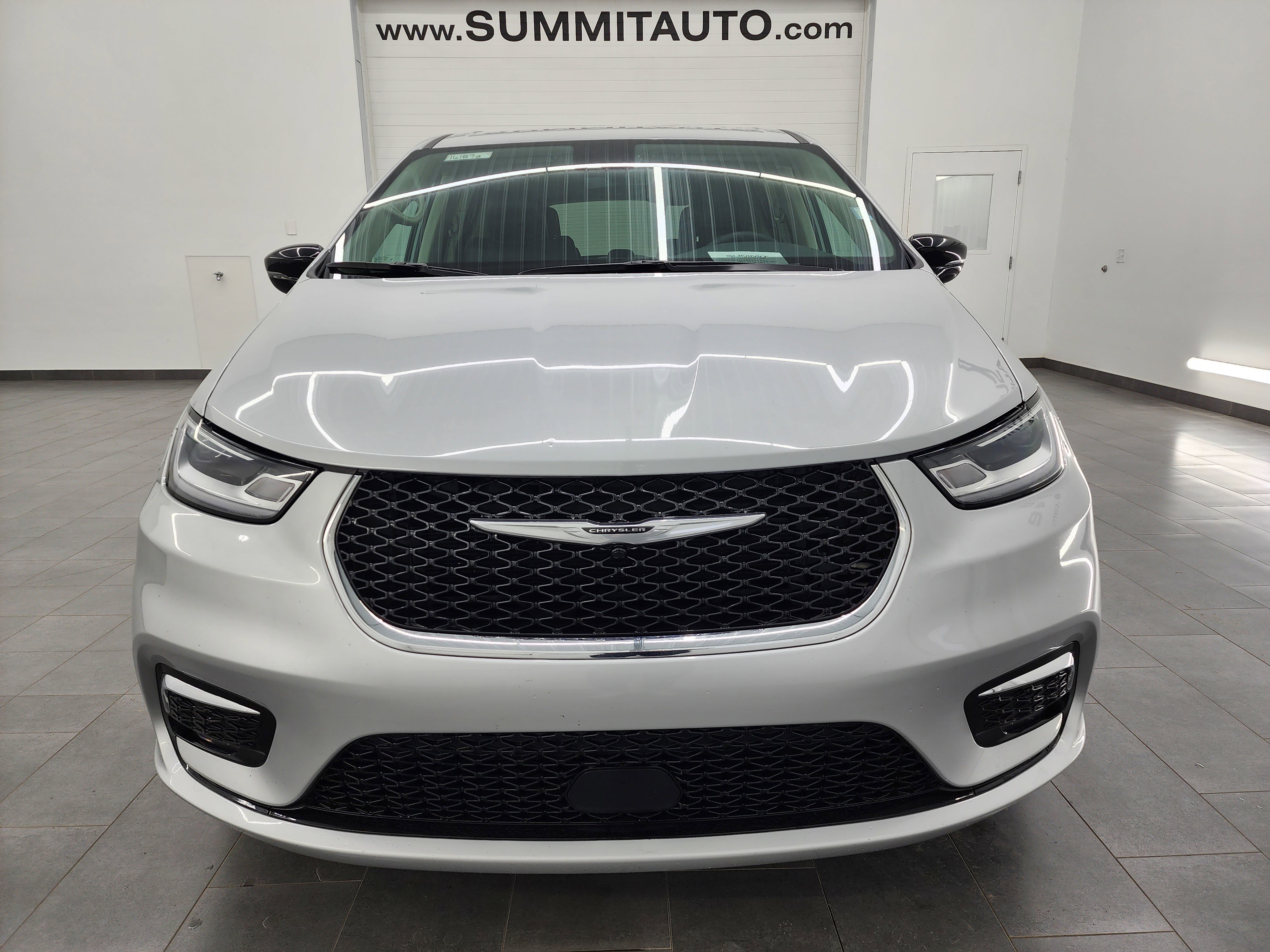 Used 2024 Chrysler Pacifica Touring-L image 20