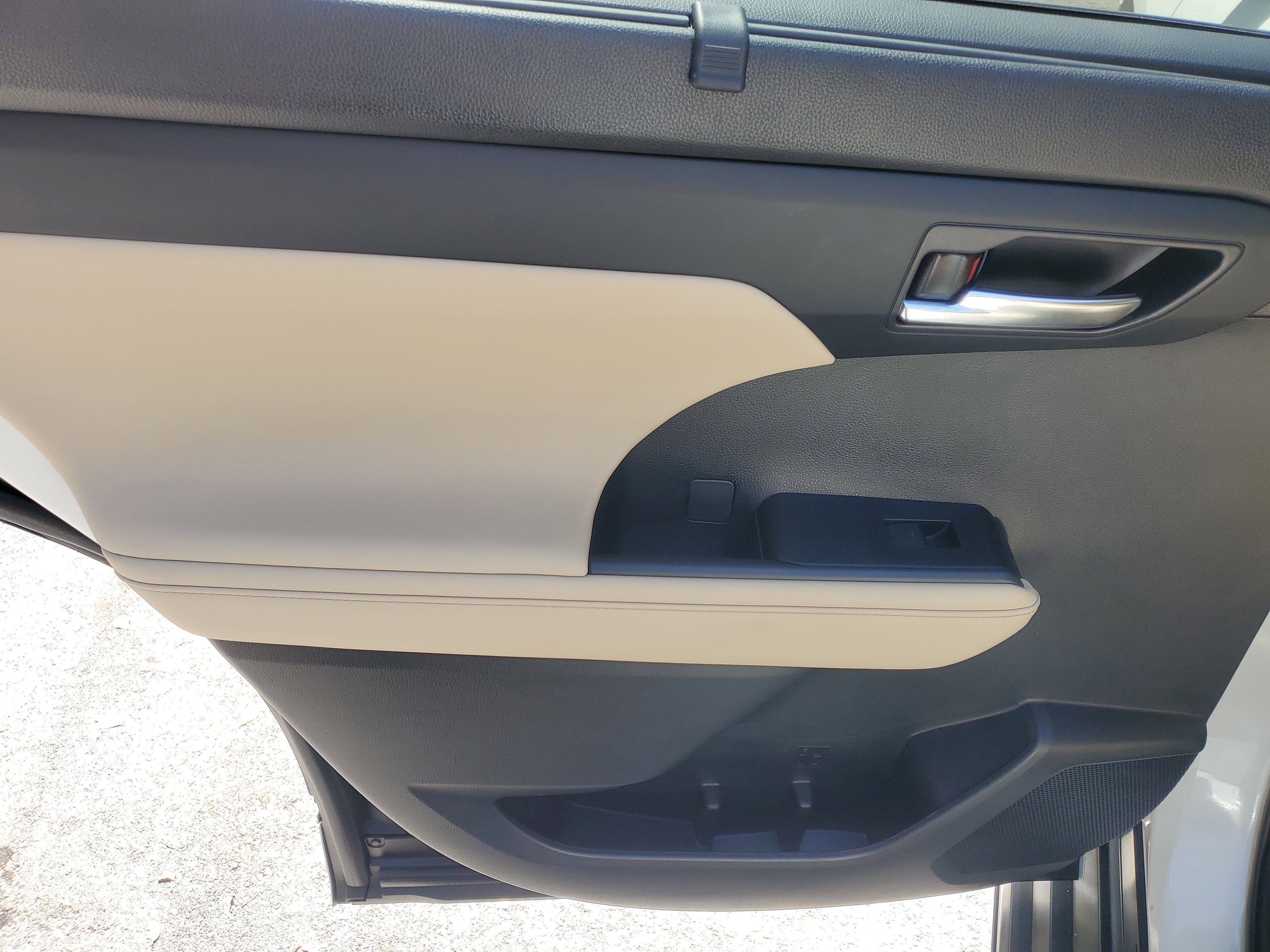 Used 2024 Toyota Highlander XLE image 16